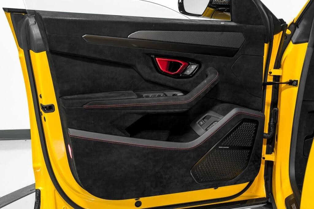 2023 Lamborghini Urus Performante - Image 9 of 31