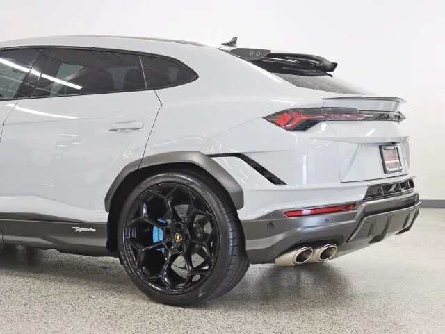 2023 Lamborghini Urus Performante - Image 14 of 31