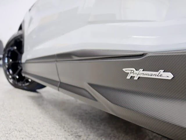 2023 Lamborghini Urus Performante - Image 17 of 31