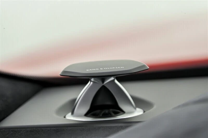 2023 Lamborghini Urus Performante - Image 25 of 31