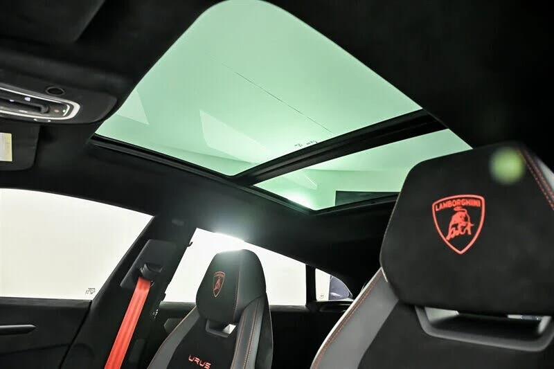2023 Lamborghini Urus Performante - Image 19 of 31