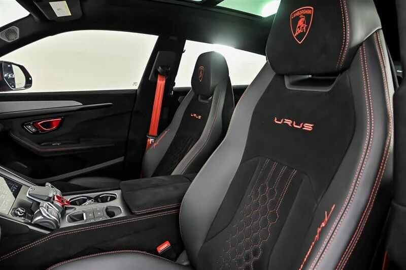 2023 Lamborghini Urus Performante - Image 18 of 31