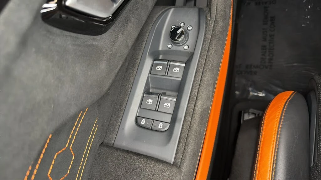 2023 Lamborghini Urus Performante - Image 19 of 31