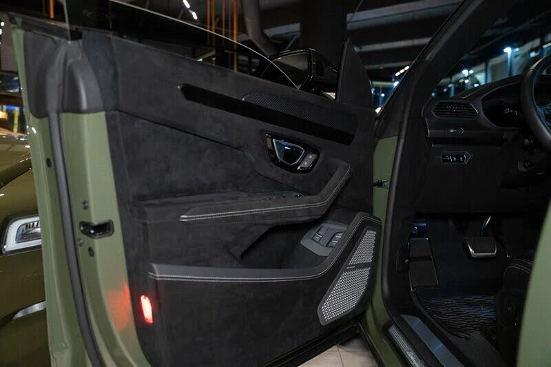2023 Lamborghini Urus Performante - Image 9 of 31
