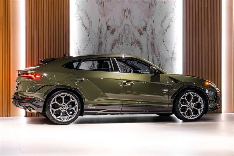 2023 Lamborghini Urus Performante - Image 4 of 31