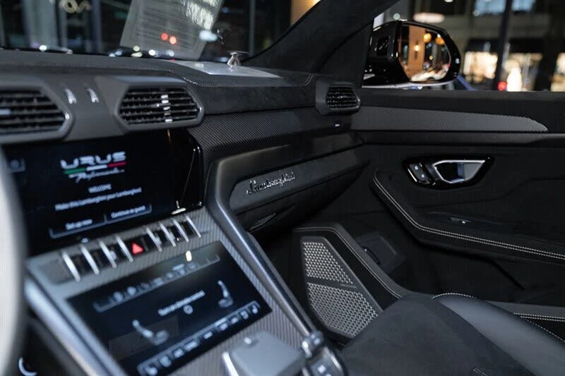 2023 Lamborghini Urus Performante - Image 12 of 31