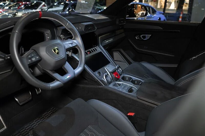 2023 Lamborghini Urus Performante - Image 10 of 31