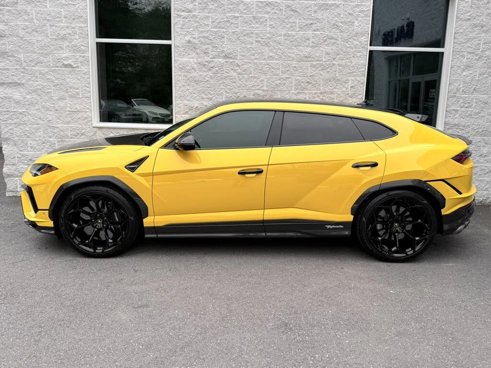 2023 Lamborghini Urus Performante - Image 8 of 31