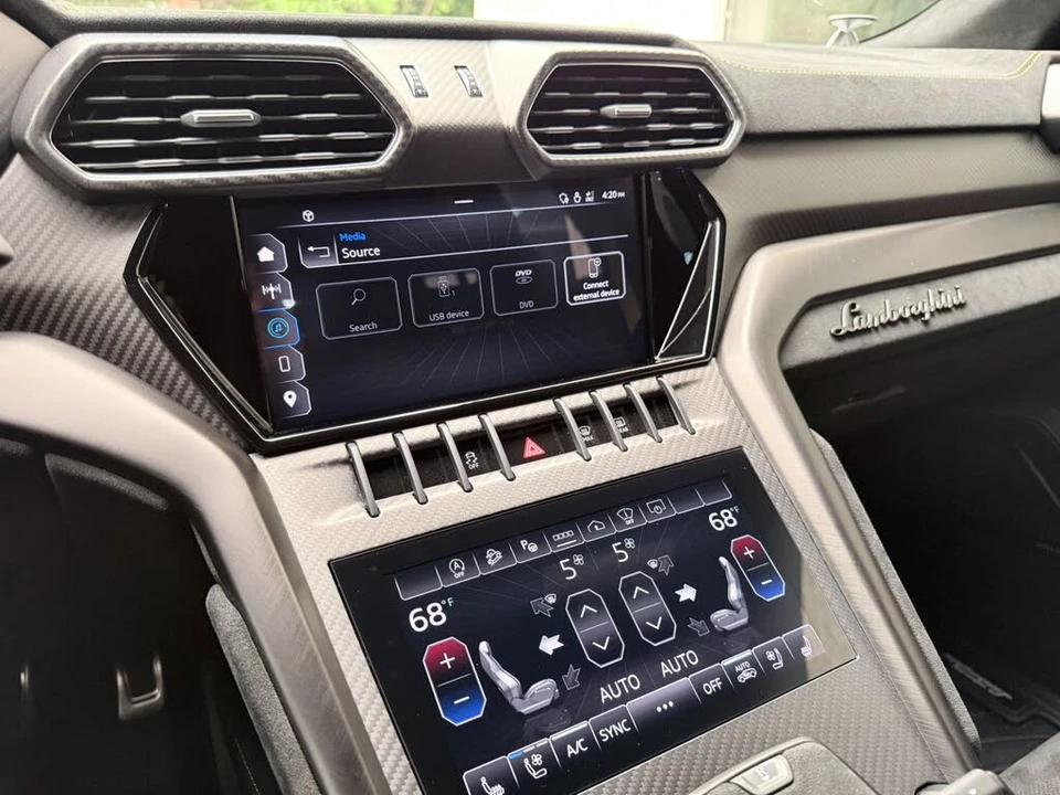 2023 Lamborghini Urus Performante - Image 22 of 31