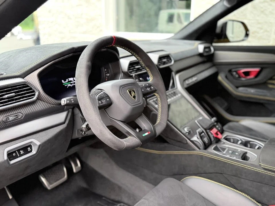 2023 Lamborghini Urus Performante - Image 16 of 31
