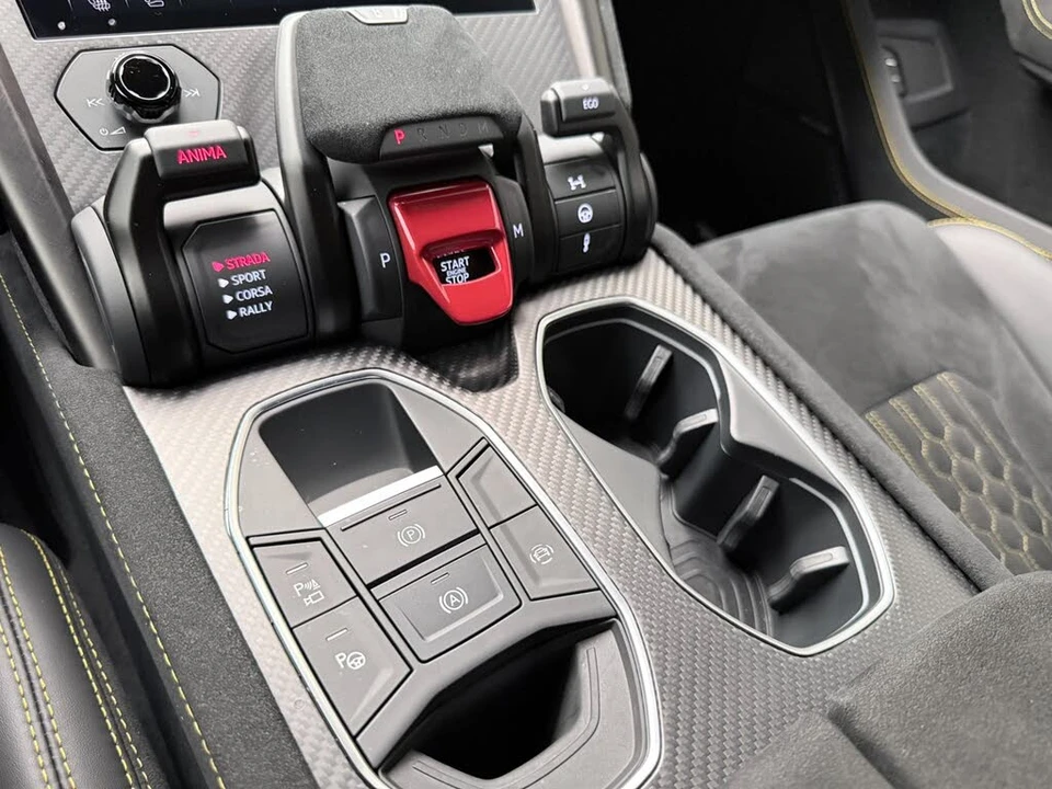 2023 Lamborghini Urus Performante - Image 24 of 31