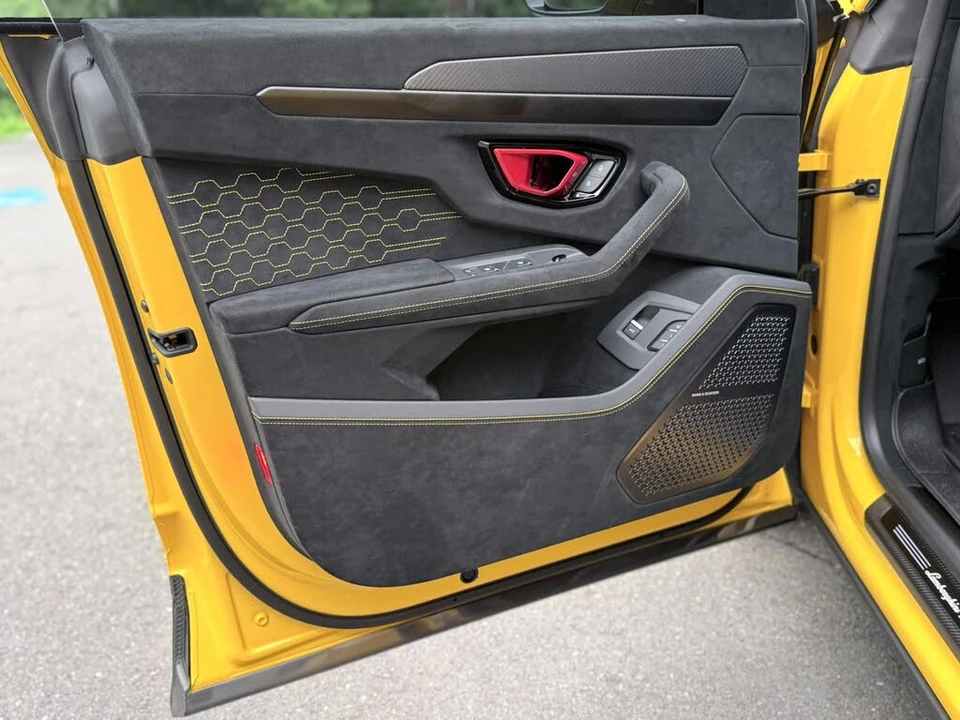 2023 Lamborghini Urus Performante - Image 12 of 31