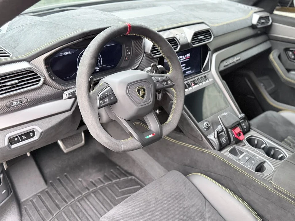 2023 Lamborghini Urus Performante - Image 15 of 31