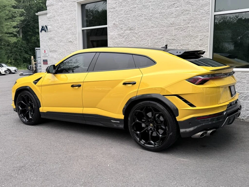 2023 Lamborghini Urus Performante - Image 9 of 31