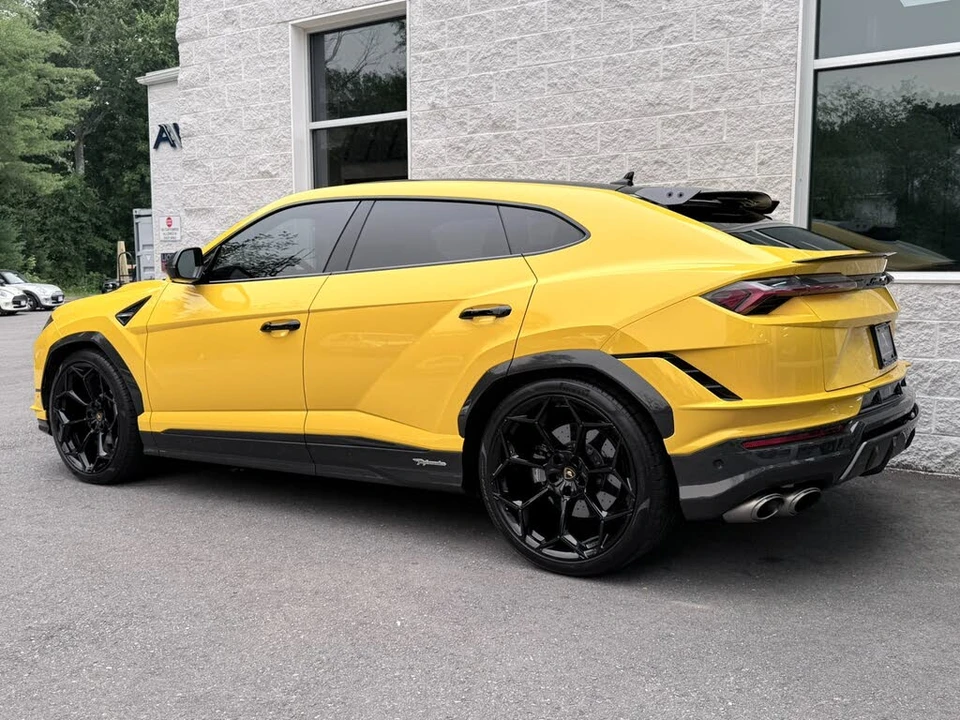 2023 Lamborghini Urus Performante - Image 10 of 31