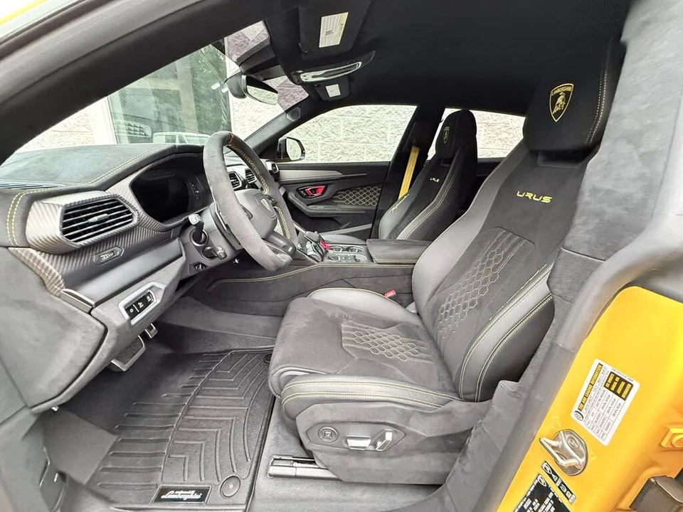 2023 Lamborghini Urus Performante - Image 18 of 31
