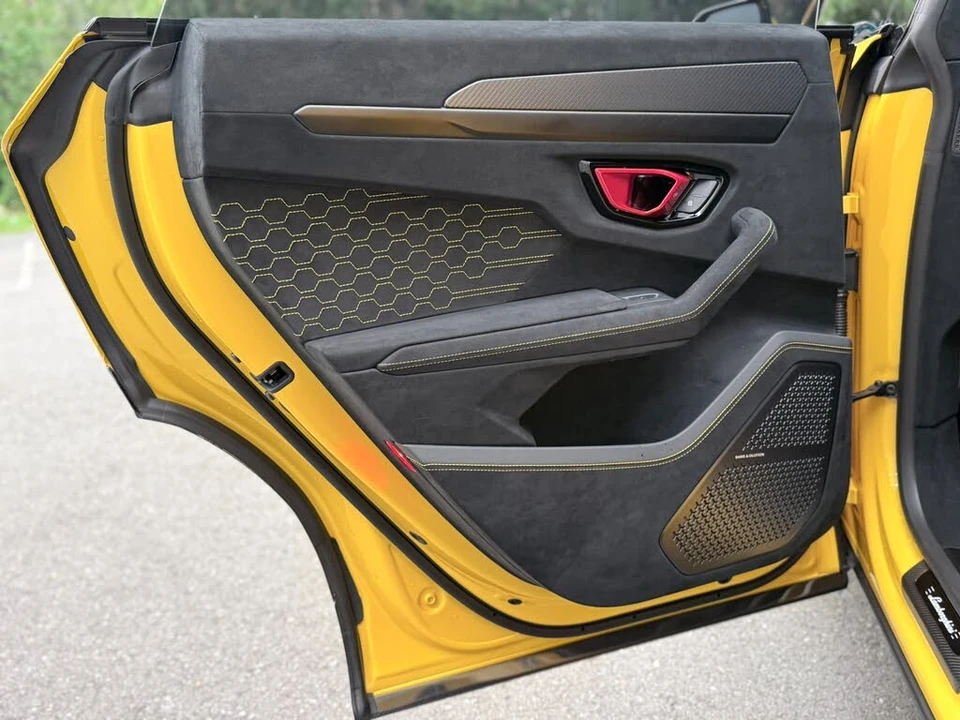 2023 Lamborghini Urus Performante - Image 28 of 31
