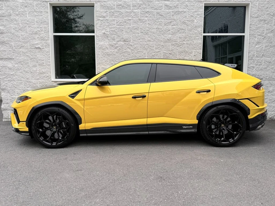 2023 Lamborghini Urus Performante - Image 7 of 31