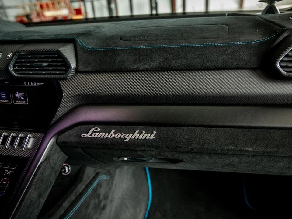 2023 Lamborghini Urus Performante - Image 16 of 31