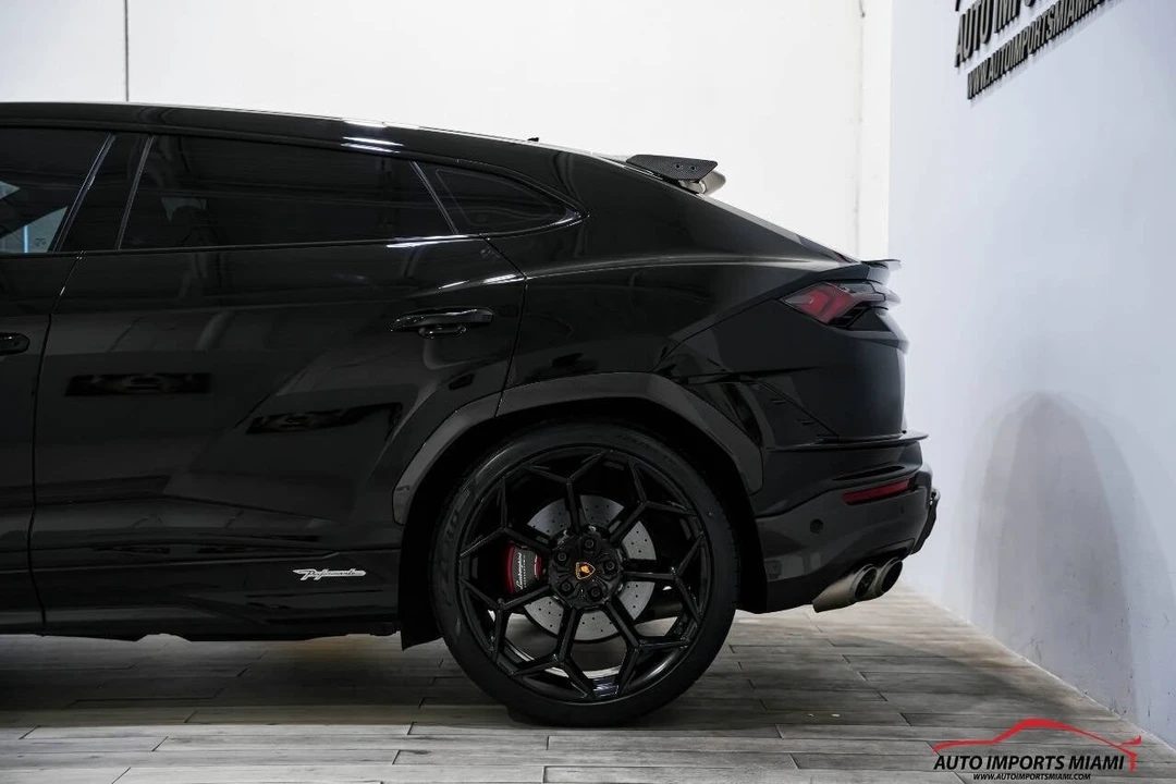 2023 Lamborghini Urus Performante - Image 19 of 21