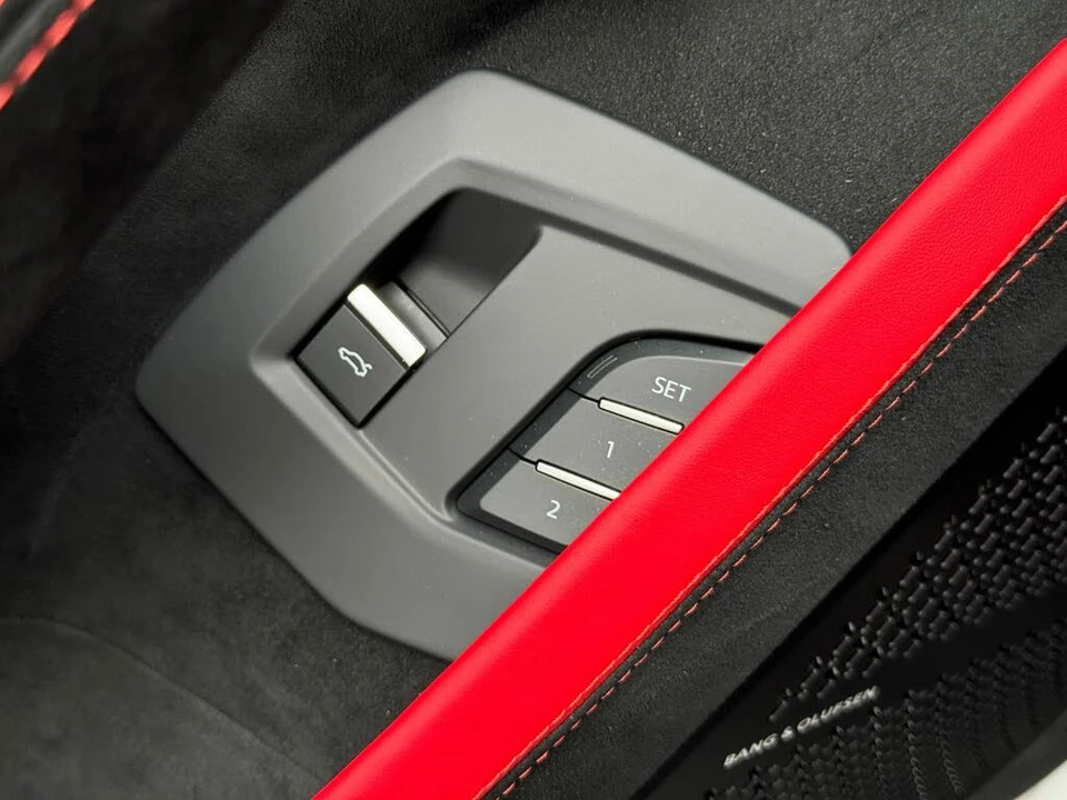 2023 Lamborghini Urus Performante - Image 17 of 31