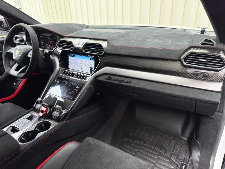2023 Lamborghini Urus Performante - Image 14 of 31