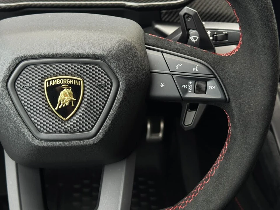 2023 Lamborghini Urus Performante - Image 23 of 31