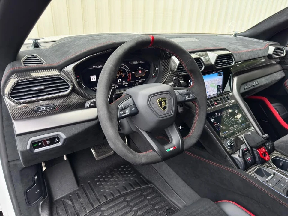 2023 Lamborghini Urus Performante - Image 13 of 31
