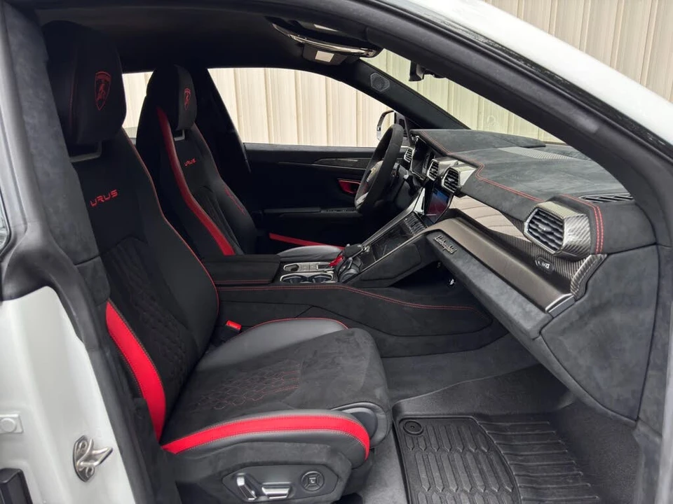2023 Lamborghini Urus Performante - Image 15 of 31