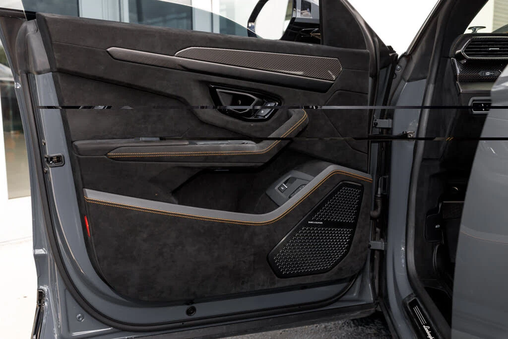 2023 Lamborghini Urus Performante - Image 19 of 31