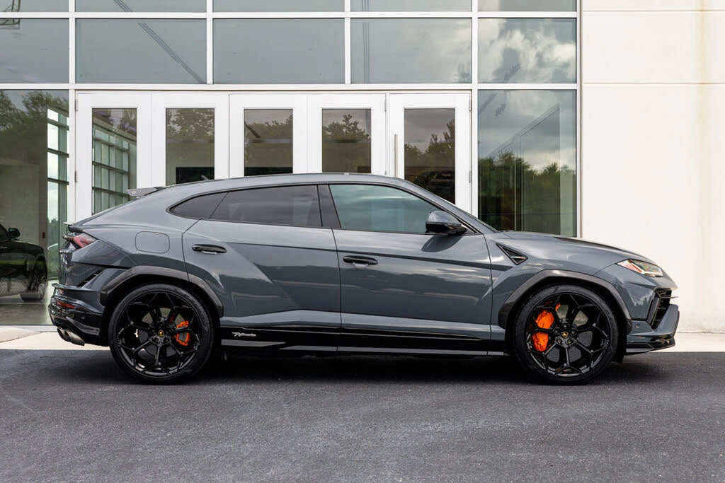 2023 Lamborghini Urus Performante - Image 11 of 31