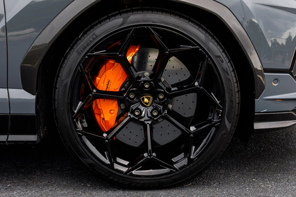 2023 Lamborghini Urus Performante - Image 15 of 31