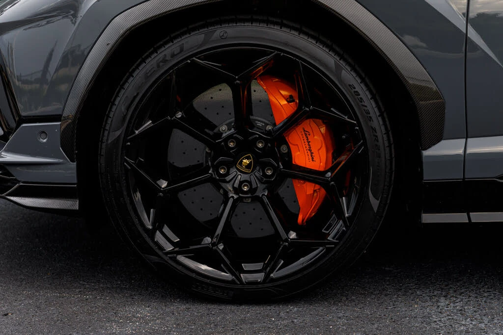 2023 Lamborghini Urus Performante - Image 9 of 31