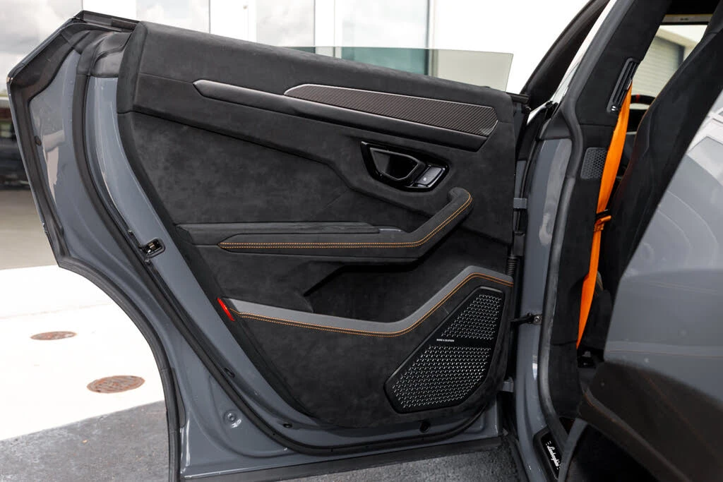 2023 Lamborghini Urus Performante - Image 27 of 31