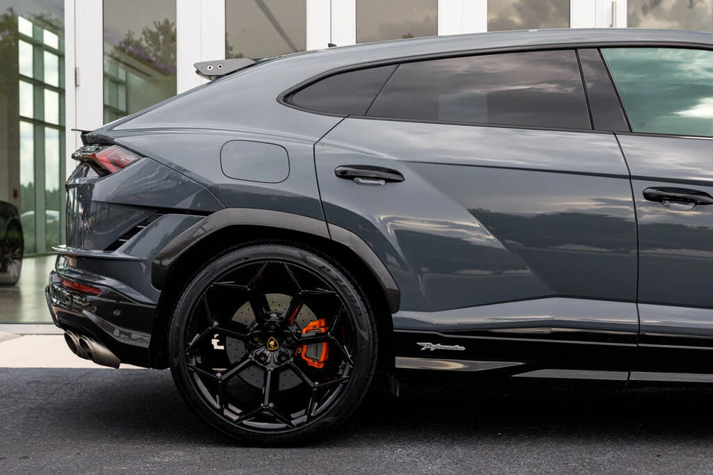 2023 Lamborghini Urus Performante - Image 12 of 31