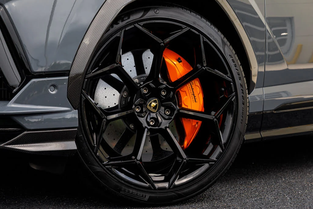 2023 Lamborghini Urus Performante - Image 2 of 31