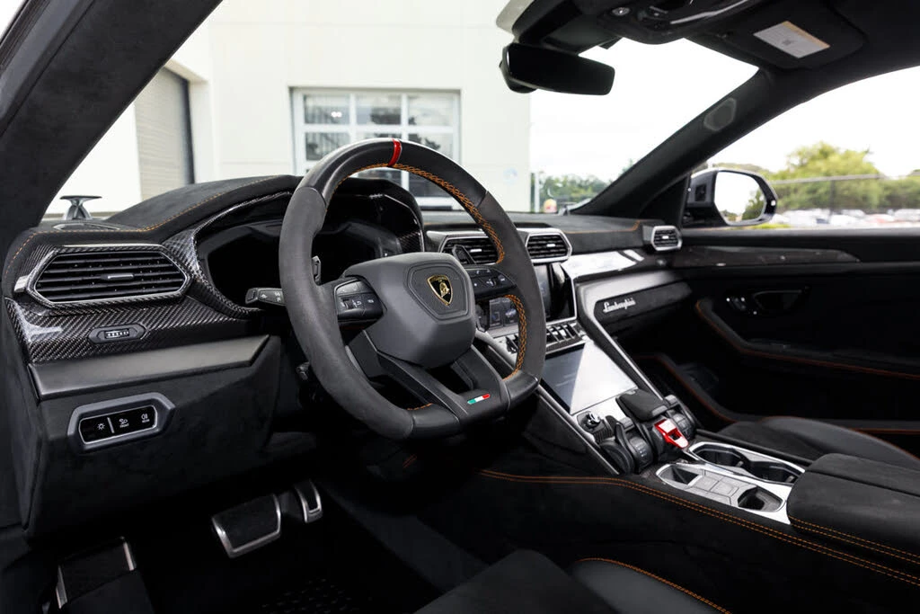 2023 Lamborghini Urus Performante - Image 17 of 31