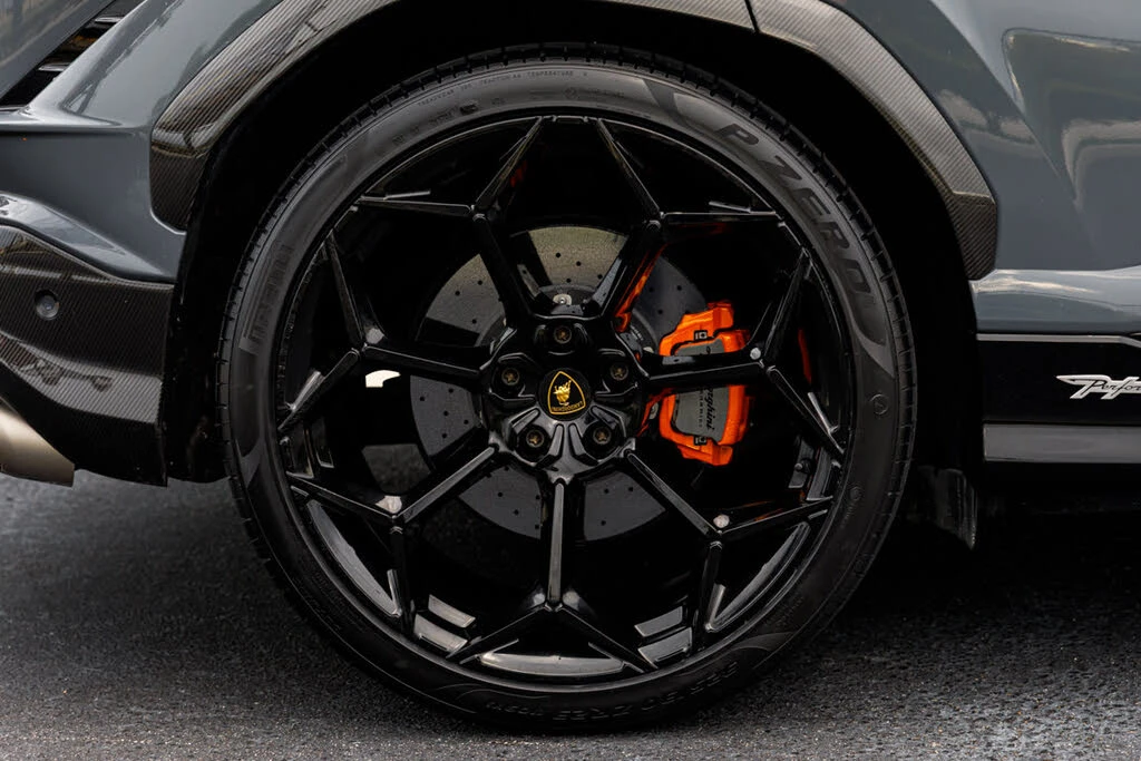 2023 Lamborghini Urus Performante - Image 13 of 31