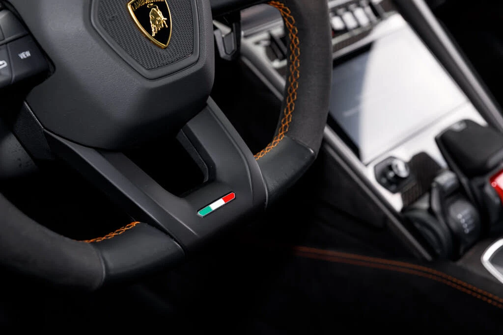 2023 Lamborghini Urus Performante - Image 18 of 31