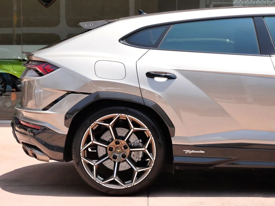 2023 Lamborghini Urus Performante - Image 13 of 31