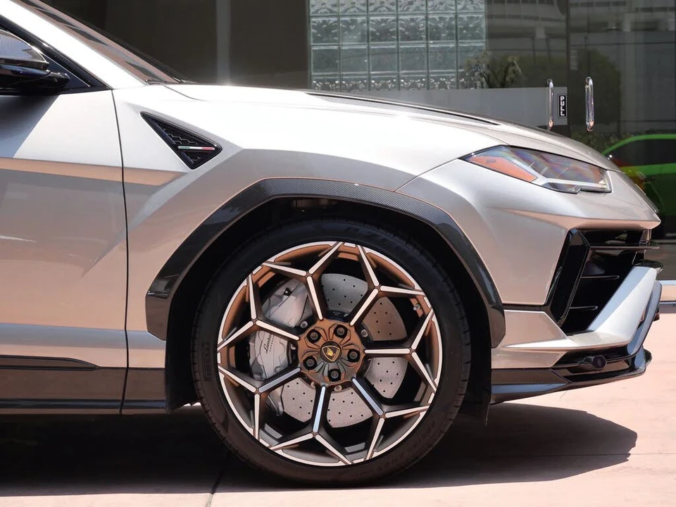 2023 Lamborghini Urus Performante - Image 9 of 31