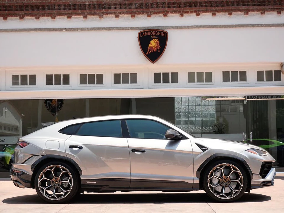 2023 Lamborghini Urus Performante - Image 2 of 31