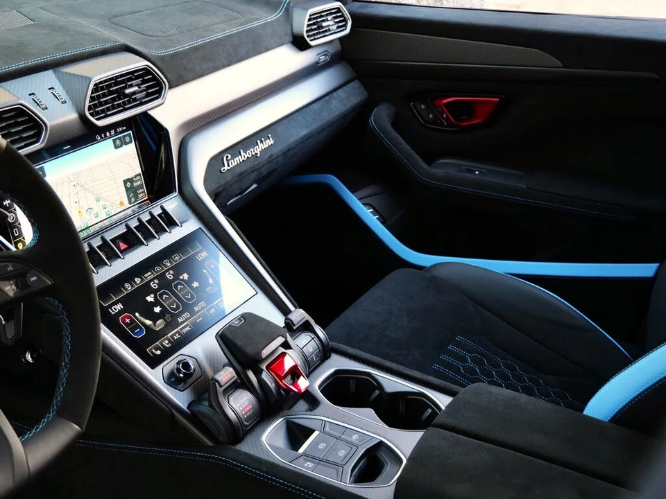 2023 Lamborghini Urus Performante - Image 19 of 31