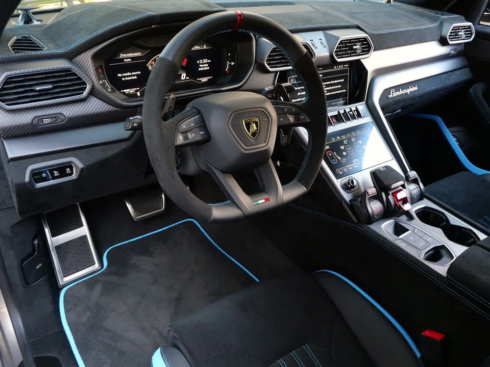 2023 Lamborghini Urus Performante - Image 17 of 31