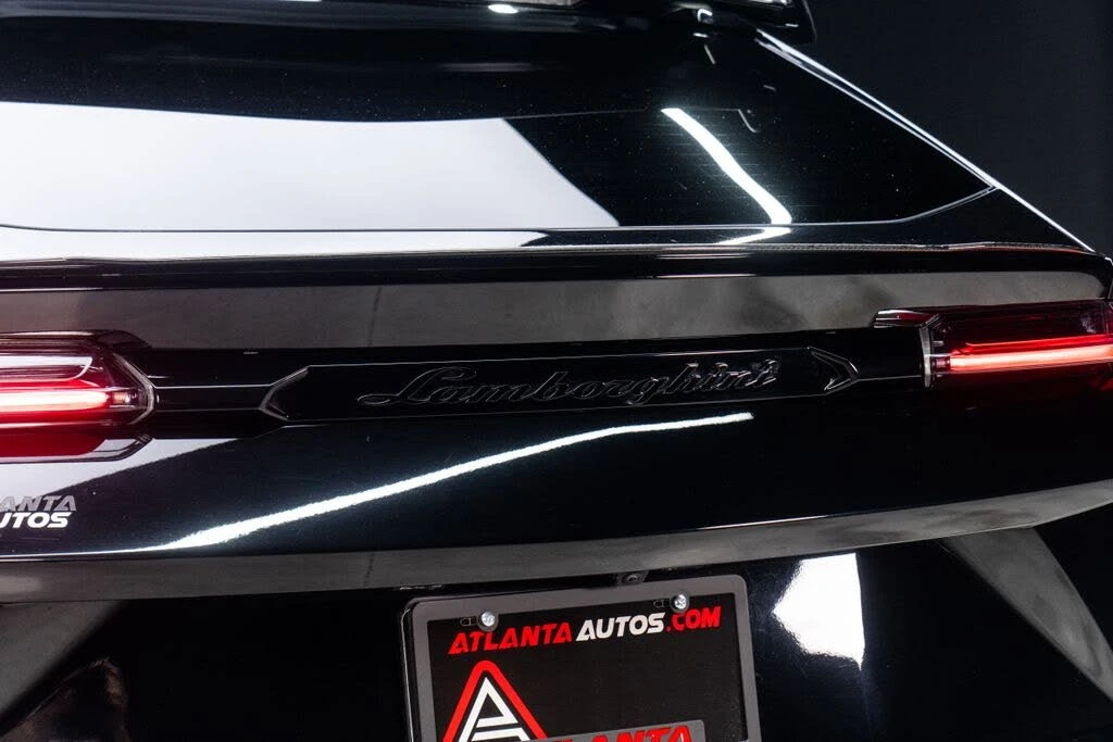 2023 Lamborghini Urus Performante - Image 19 of 31