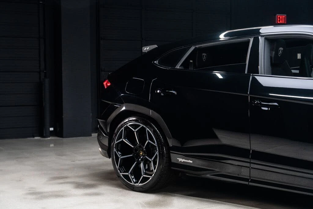 2023 Lamborghini Urus Performante - Image 13 of 31