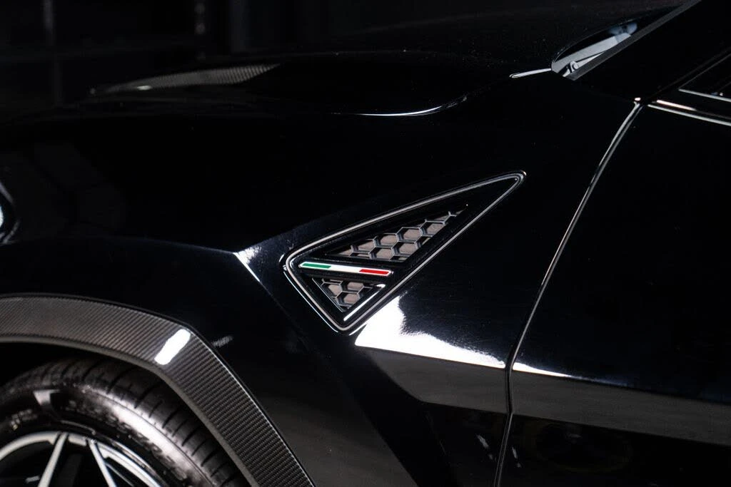 2023 Lamborghini Urus Performante - Image 27 of 31