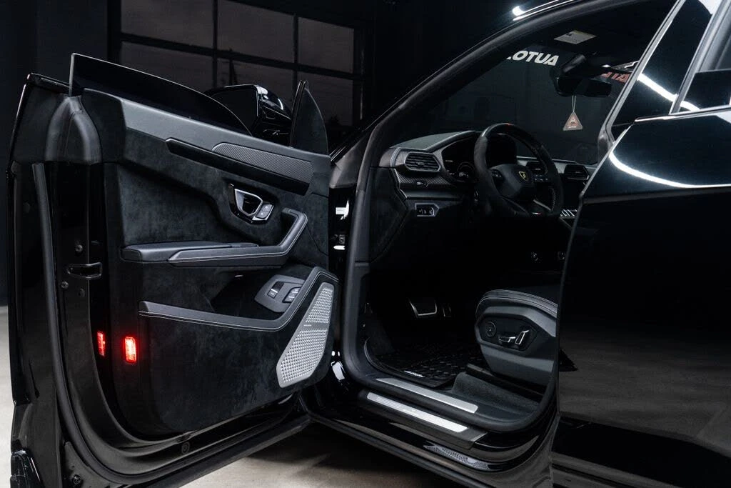 2023 Lamborghini Urus Performante - Image 28 of 31