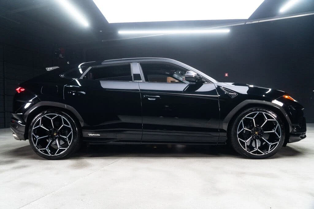 2023 Lamborghini Urus Performante - Image 9 of 31