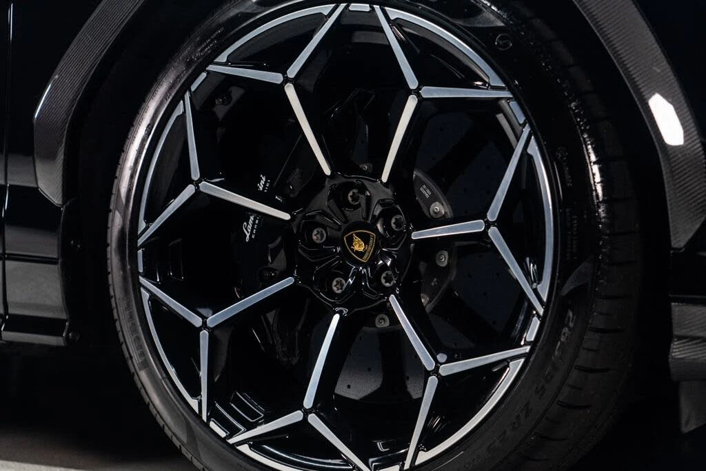 2023 Lamborghini Urus Performante - Image 11 of 31